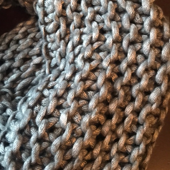 The Limited infinity scarf - Picture 2 of 6